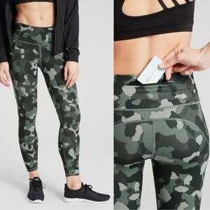 ATHLETA Lightning Camo 7/8 Supersonic Leggings Size Small